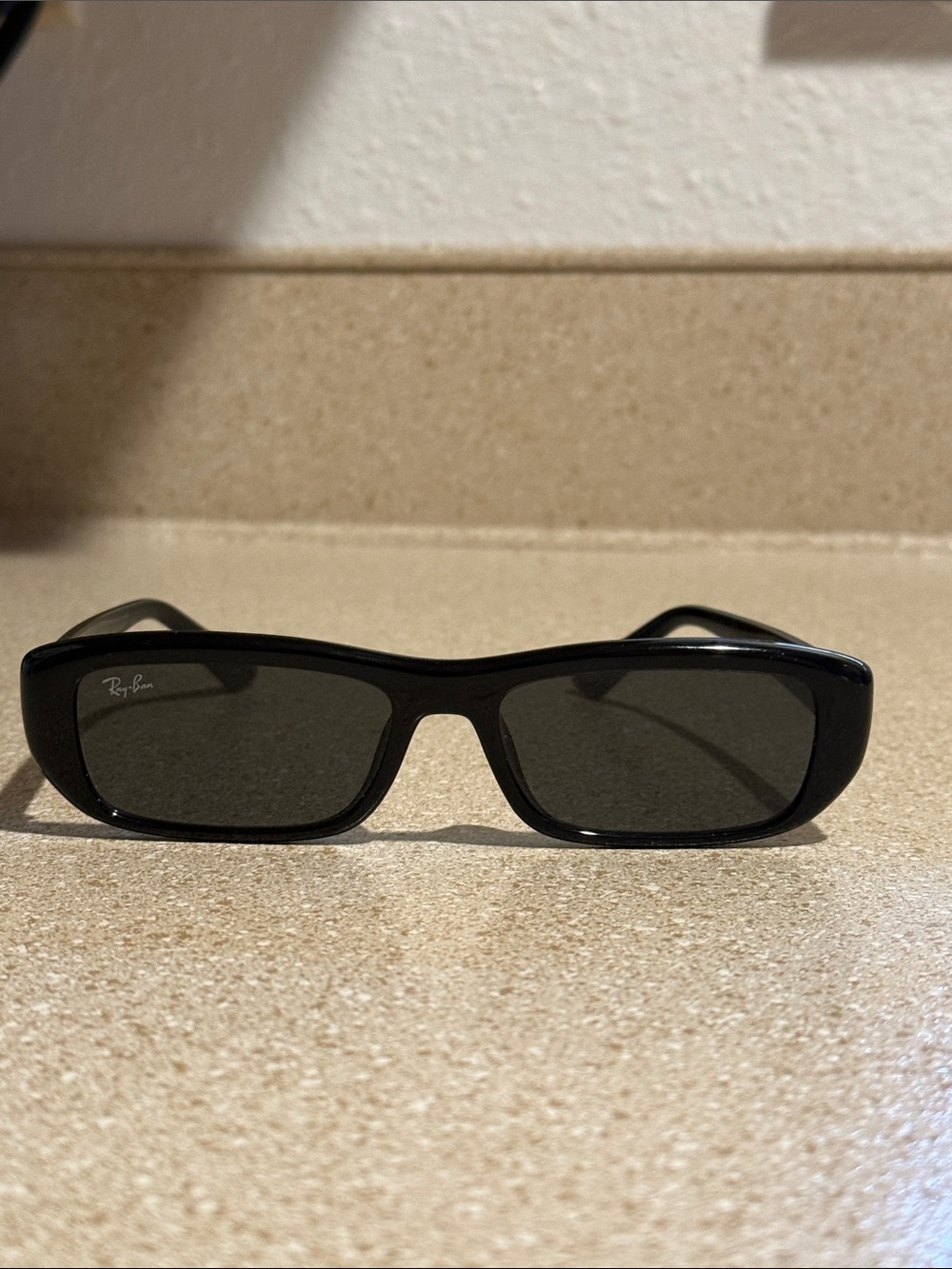 Ray-Ban Black Glossy Temple Sunglasses (Unisex)